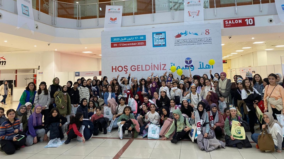 Ortaokul Öğrencilerimizle 18 Aralık Dünya Arapça Günü için Yapılan İstanbul Fuar Merkezin’deki Arapça Kitap Fuarını ziyaret ettik.